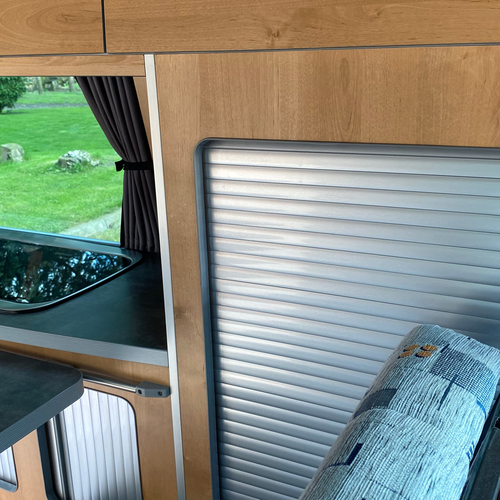 Wellhouse Pro Camper Van Conversion 1999 Toyota Regius 2.7 Automatic 60342 miles