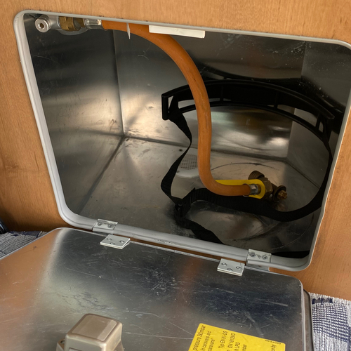 Wellhouse Pro Camper Van Conversion 1999 Toyota Regius 2.7 Automatic 60342 miles