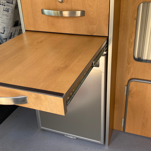 Wellhouse Pro Camper Van Conversion 1999 Toyota Regius 2.7 Automatic 60342 miles