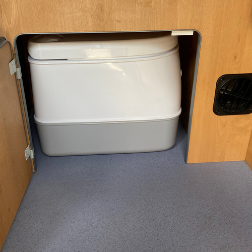 Wellhouse Pro Camper Van Conversion 1999 Toyota Regius 2.7 Automatic 60342 miles