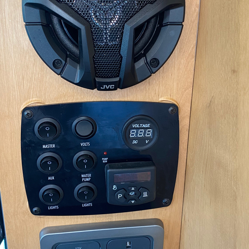 Wellhouse Pro Camper Van Conversion 1999 Toyota Regius 2.7 Automatic 60342 miles