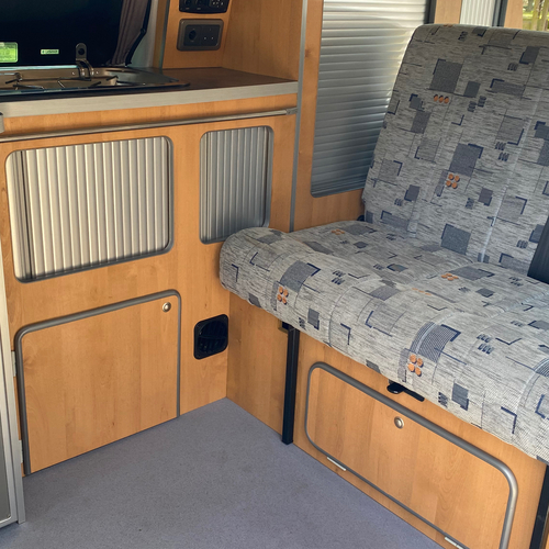 Wellhouse Pro Camper Van Conversion 1999 Toyota Regius 2.7 Automatic 60342 miles