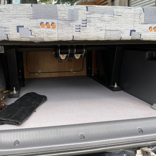 Wellhouse Pro Camper Van Conversion 1999 Toyota Regius 2.7 Automatic 60342 miles