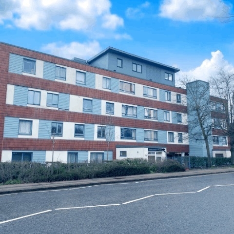 QUEENSWAY, BLETCHLEY - 2 BEDROOM 2 BATHROOM