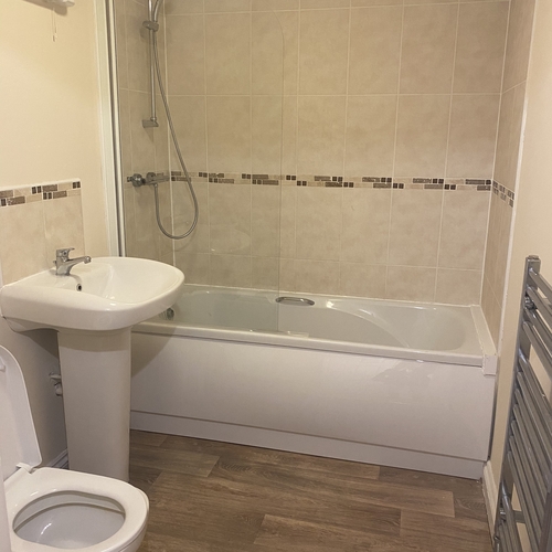 QUEENSWAY, BLETCHLEY - 2 BEDROOM 2 BATHROOM