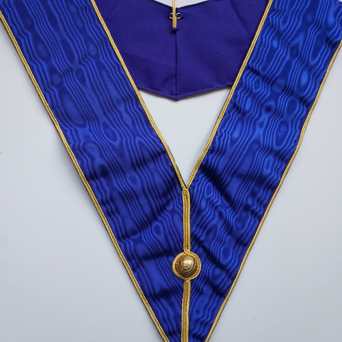 Provincial Undress Collar