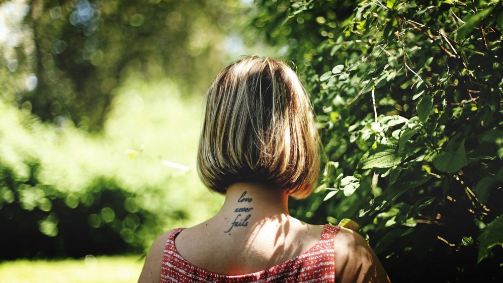 காதலால் உதிர்ந்த மொட்டுகள் காவியமாகும் காதல் வரிகள்