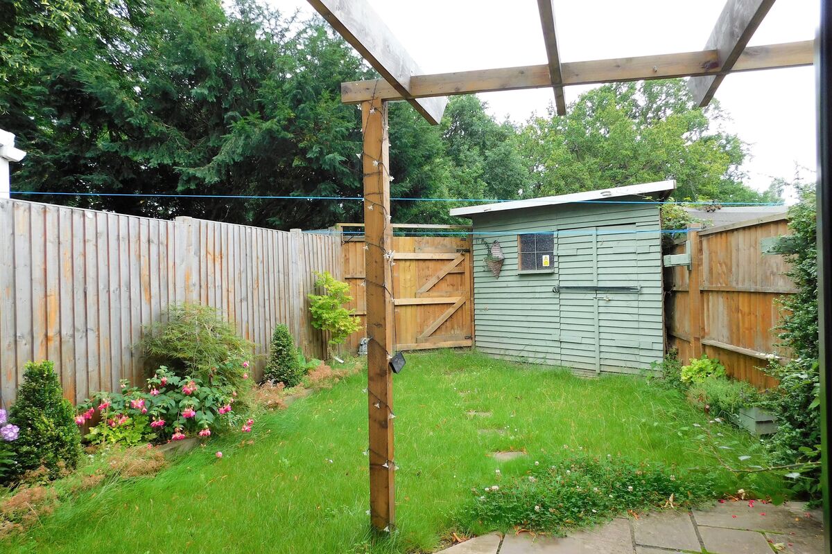 William Russell Court, Woking