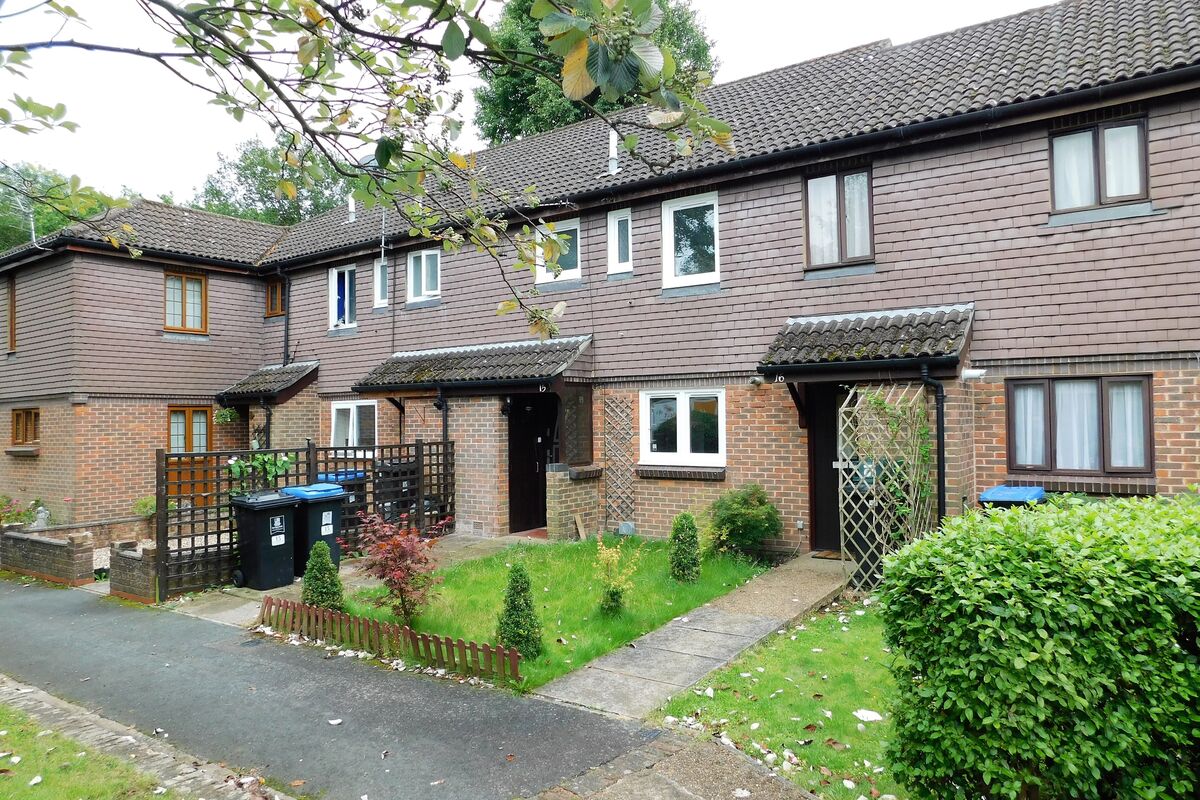 William Russell Court, Woking