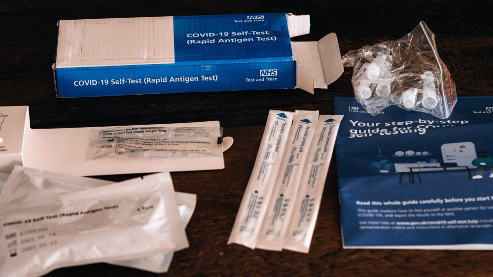 பூப்புனித நீராட்டு விழாவில் பங்கேற்ற  21 பேருக்குக் கொரோனா!