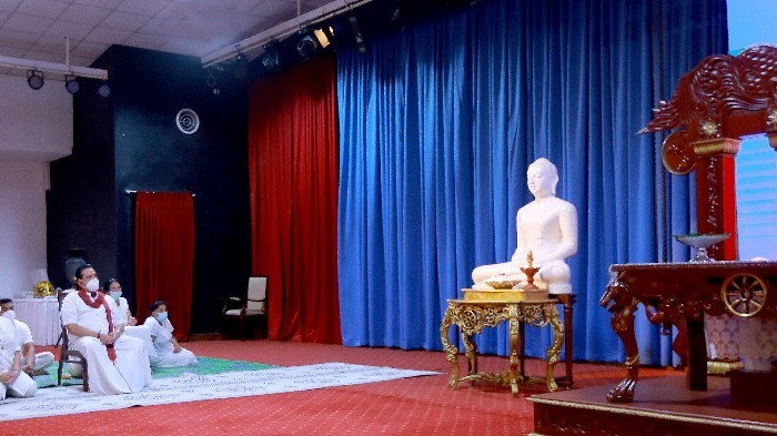 213ஆவது 'அமாதம் சிசிலச' தர்ம உபதேச நிகழ்வில் இலங்கை  பிரதமர் பற்கேற்பு