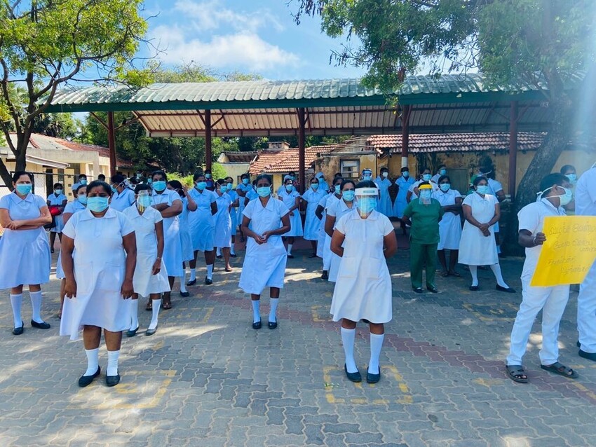 மன்னார் மாவட்ட பொது சுகாதார தொண்டர்களின் கவனயீர்ப்பு போராட்டம்