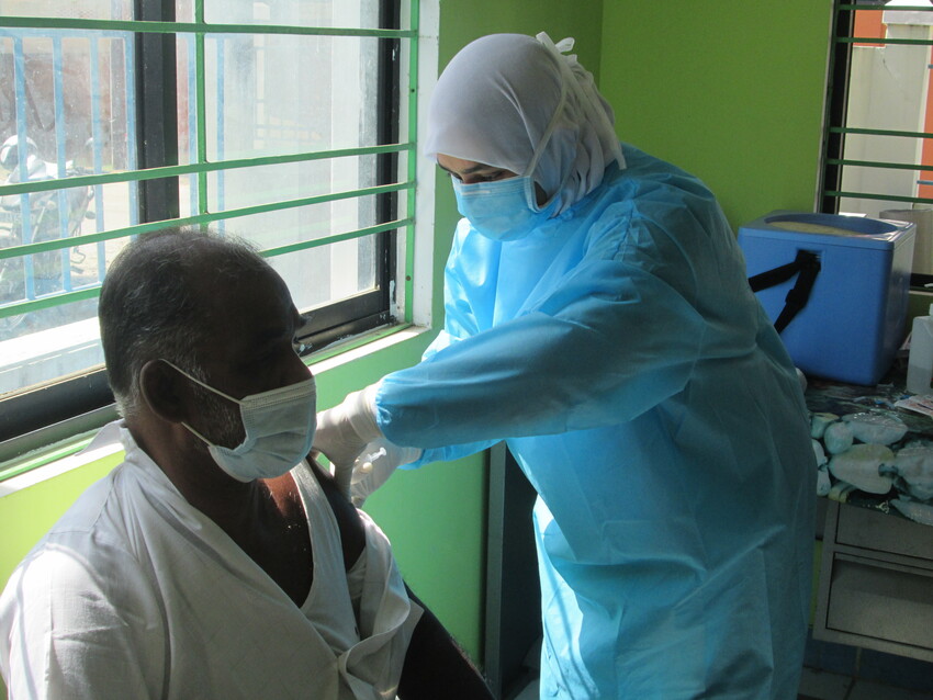 தவறவிட்டவர்களுக்கு தடுப்பூசி ஏற்றும் நடவடிக்கை தொடரகிறது