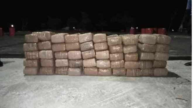 227 கிலோ 400 கிராம் கேரளா கஞ்சா கைப்பற்றப்பட்டது. கடத்தியவர்கள் தப்பி ஓட்டம்!