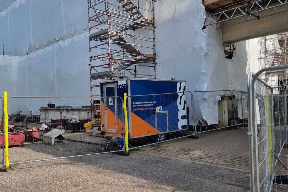 Wellington Barracks – Removal of 7000 m2 Textured Coating