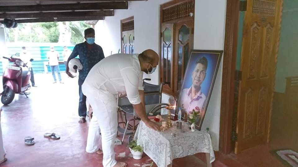 இளம் ஊடகவியலாளர் பிரகாஷ் ஞானப்பிரகாசத்திற்கு இரா.சாணக்கியன்  மலரஞ்சலி