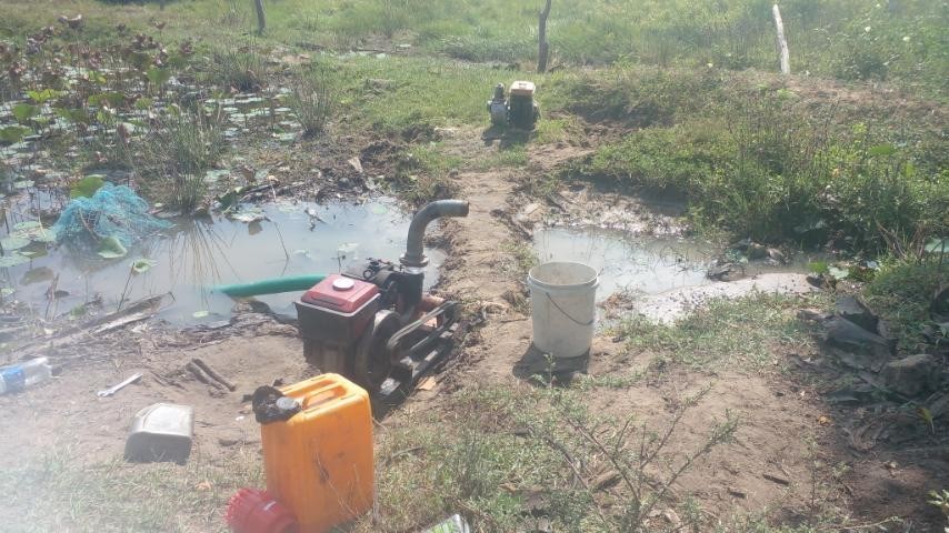 நாம் பாவிக்கும் தாமரைக் குளத்து நீரை வெளியேற்ற வேண்டாம் - கிராம மக்கள்