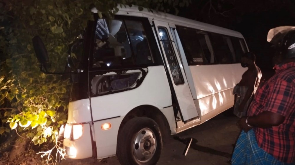 இடம்பெற்ற வாகன விபத்தில் மூவர் வைத்தியசாலையில்