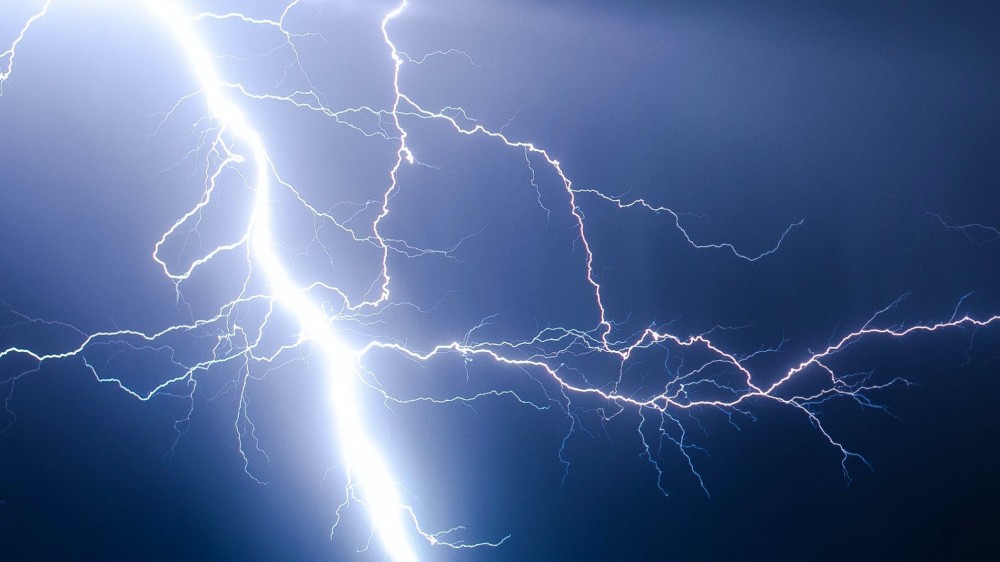 மின்னல் தாக்கி உயிரிழந்தவருக்கு கொரோனா தொற்று  உறுதி