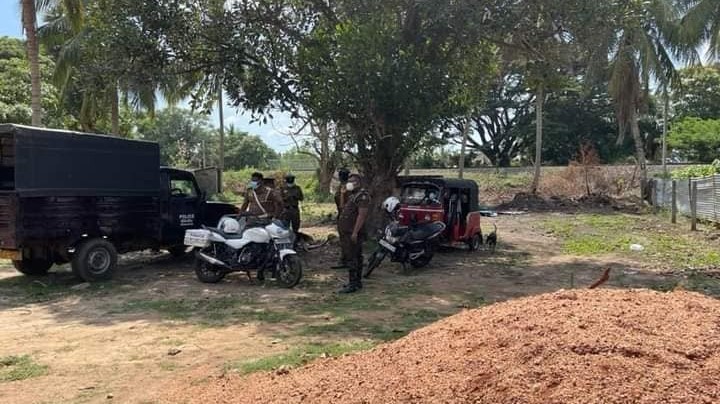 சிவஞானம் சிறிதரனின் அலுவலகமான அறிவகம் பொலிஸாரால் நேற்று முற்றுகை!