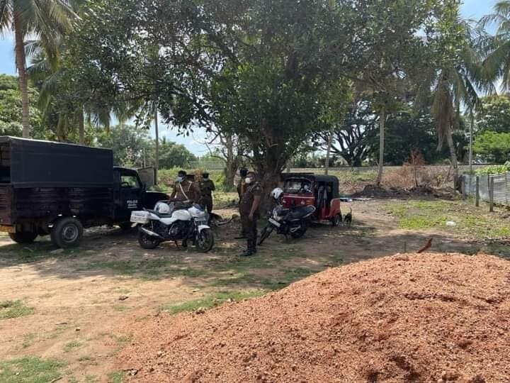 சிவஞானம் சிறிதரனின் அலுவலகமான அறிவகம் பொலிஸாரால் நேற்று முற்றுகை!