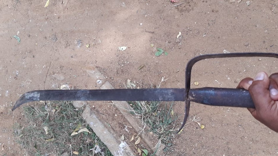 19 வயது இளைஞன் வாளுடன் கைது