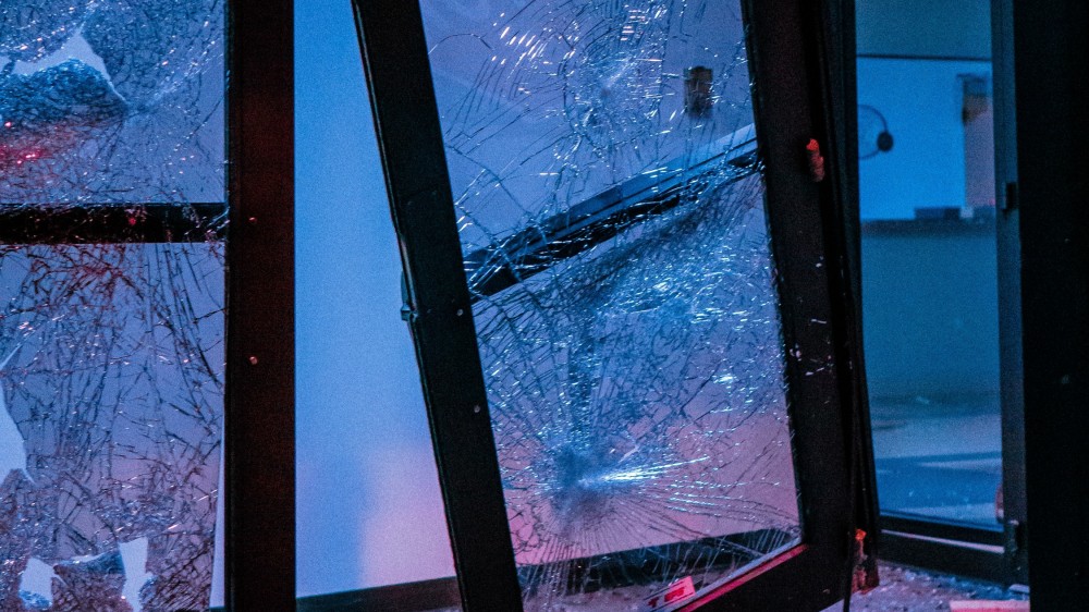 தொடரும் வன்முறைக் கும்பல்களின் அடாவடித்தனம்