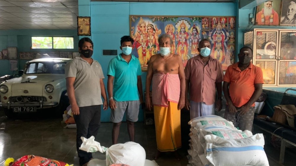 தொண்டமனார் சந்நிதியான் ஆச்சிரமத்தால் உணவுப் பொருள்கள் வழங்கப்பட்டது