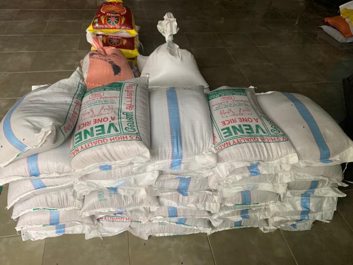 தொண்டமனார் சந்நிதியான் ஆச்சிரமத்தால் உணவுப் பொருள்கள் வழங்கப்பட்டது