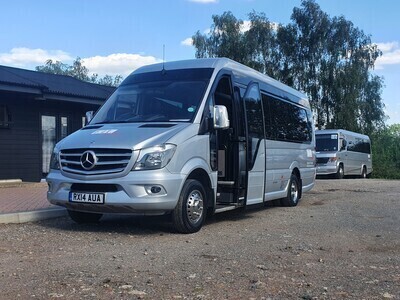4 Advantages of Choosing Minibus Hire London Services