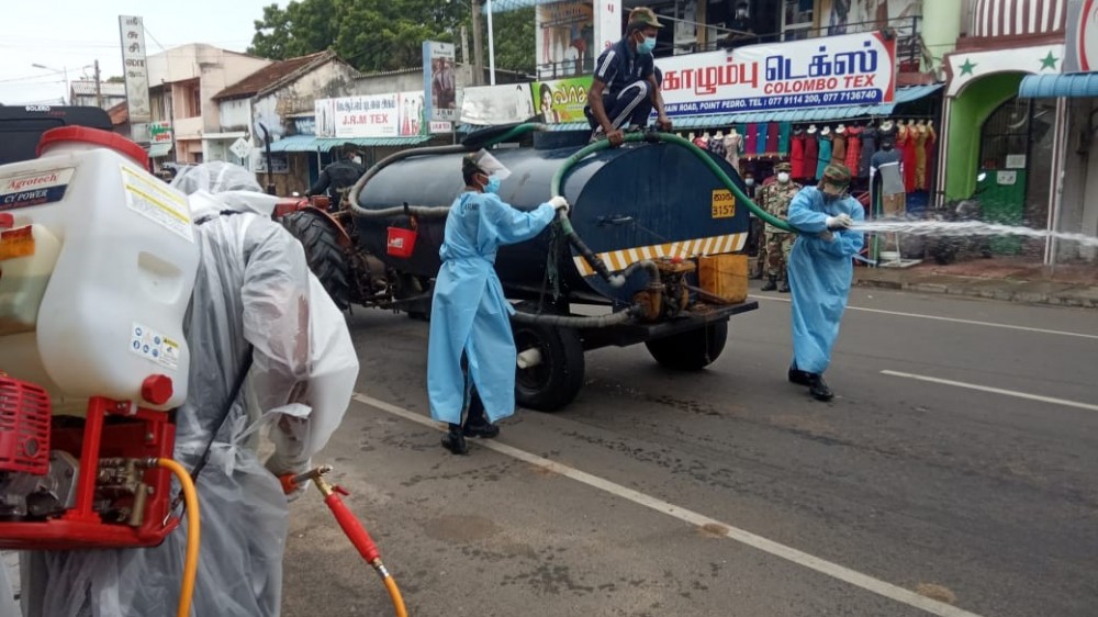 இராணுவத்தினரினால் கிருமி தொற்று நீக்கி விசிறப்பட்டு சுத்தம் செய்யப்பட்டது