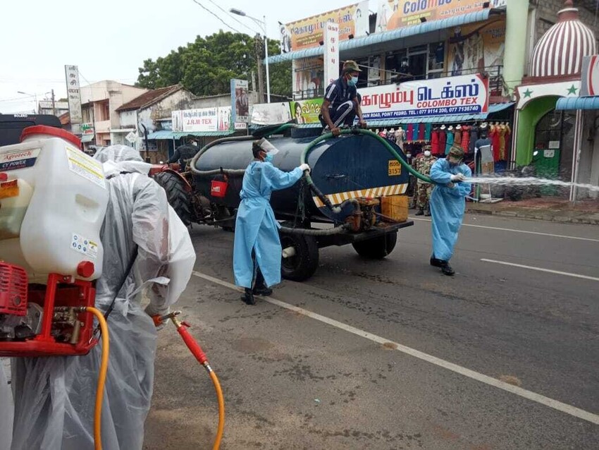 இராணுவத்தினரினால் கிருமி தொற்று நீக்கி விசிறப்பட்டு சுத்தம் செய்யப்பட்டது