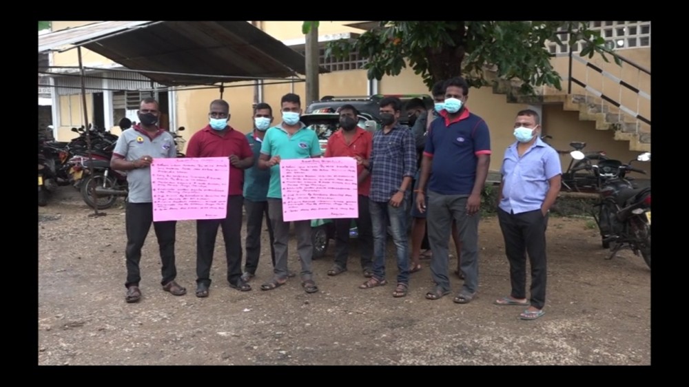 தனியார் வாகனம் ஓட்டுனரை சாலையை விட்டு அகற்று