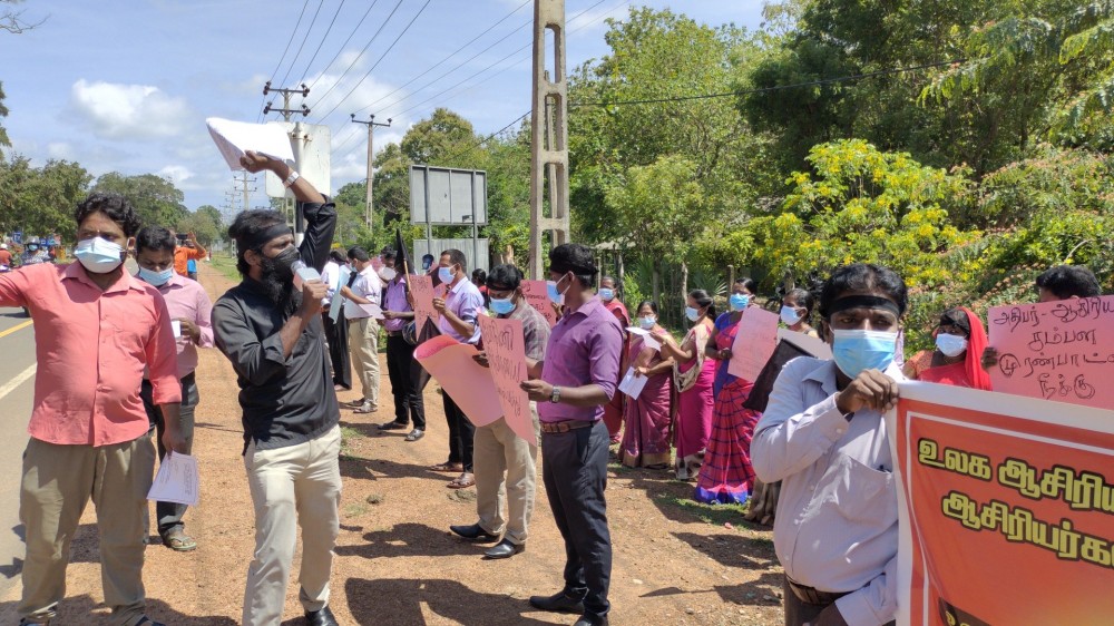 சர்வதேச ஆசிரியர் தினமான இன்று கிளிநொச்சியிலும் கவனயீர்ப்புப் போராட்டம்