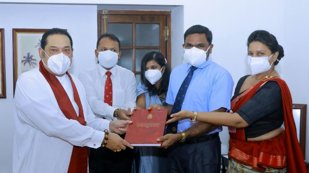 மத்திய கலாசார நிதியத்தை மறுசீரமைப்பதற்கான ஐவரடங்கிய குழு அறிக்கை கௌரவ பிரதமரிடம் கையளிப்பு