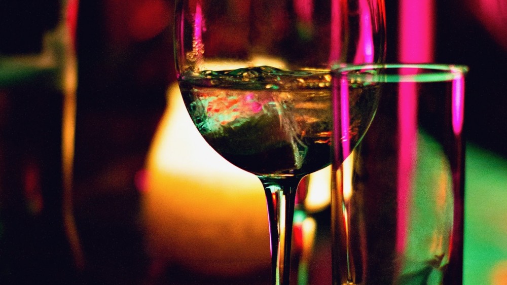 இளைஞரின் முயற்சியால் கசிப்பு காய்ச்சியவர் கைது