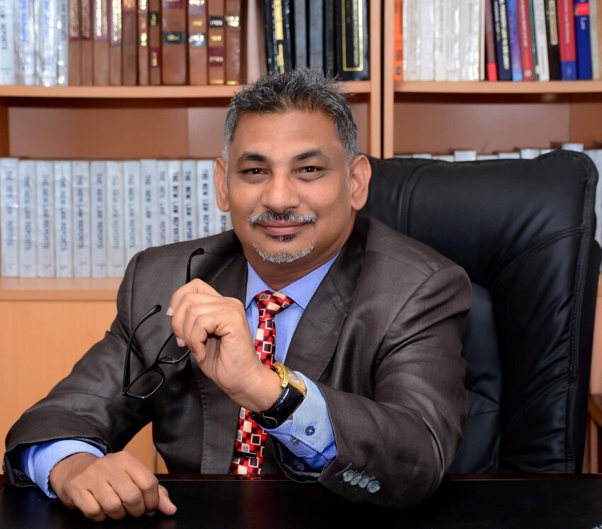 மு.கா. தலைமைத்துவத்தை மாற்ற கிழக்கில் முயற்சியா..? ஹக்கீமை விடத் தகுதியானவர் இல்லை - கல்முனை மேயர் றகீப்..!