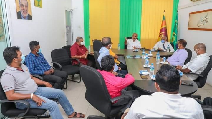 தொழிற் சங்கங்களின்  கோரிக்கைகளை வென்றெடுக்க ஒத்துழைப்போம்  முஸ்லிம் காங்கிரஸ் தலைவர் ரவூப் ஹக்கீம் தெரிவிப்பு