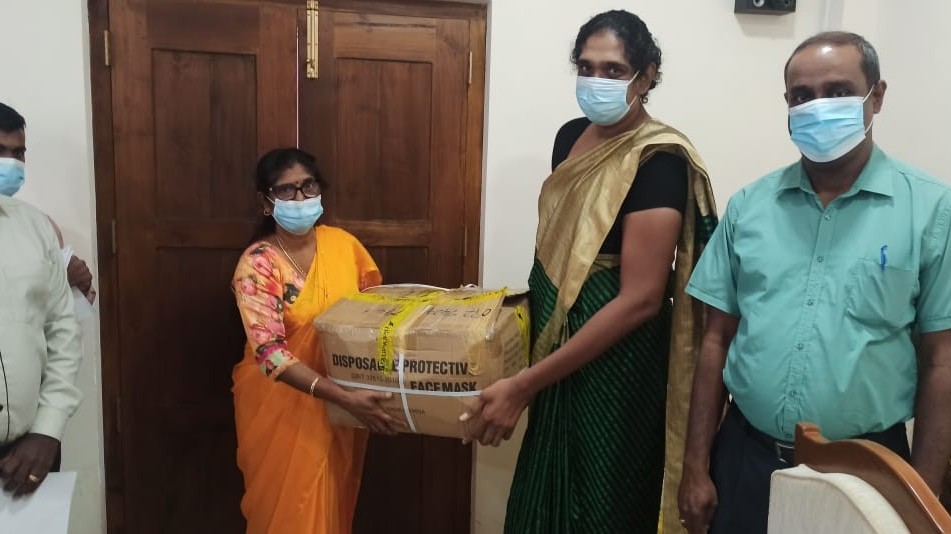 மாணவருக்கும் ஆசிரியருக்கும் 30% கழிவுடன் பருவகால சீட்டு  - அரசாங்க அதிபர்