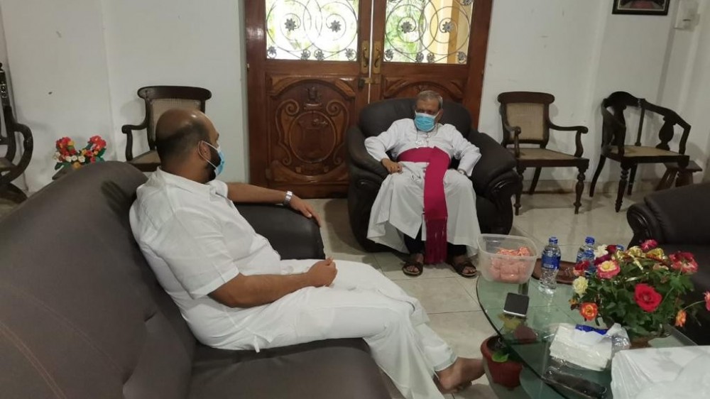 மக்கள் எதிர்கொள்ளும் பிரச்சனைகள் குறித்து மட்டக்களப்பு மறைமாவட்ட ஆயரின் கவனத்திற்கு கொண்டு சென்றார் சாணக்கியன்!