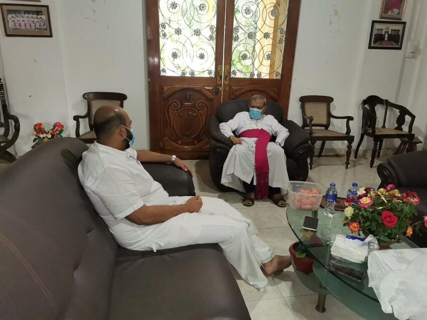 மக்கள் எதிர்கொள்ளும் பிரச்சனைகள் குறித்து மட்டக்களப்பு மறைமாவட்ட ஆயரின் கவனத்திற்கு கொண்டு சென்றார் சாணக்கியன்!