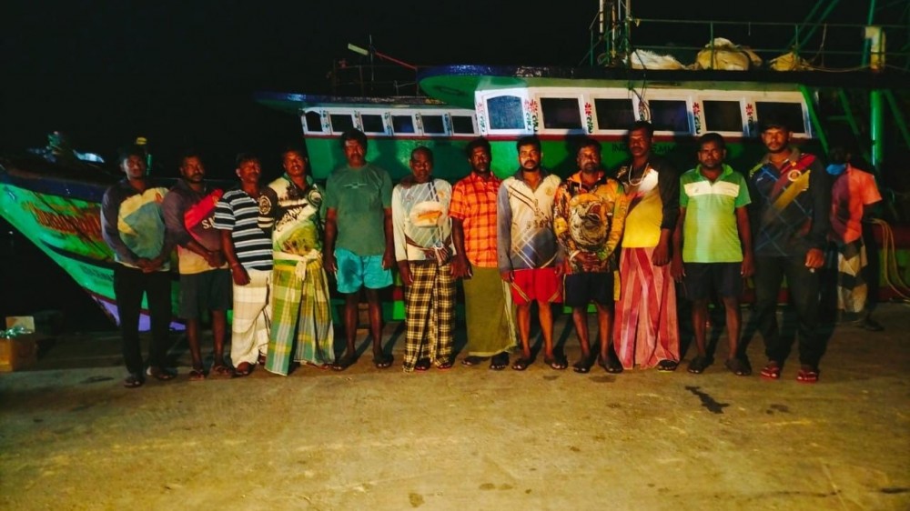 அத்துமீறி மீன்பிடித்த இந்திய மீனவர்கள் 23 கைது