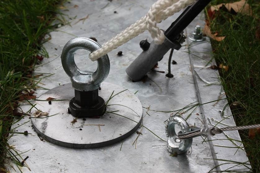 Quick deploy humanitarian pavilions