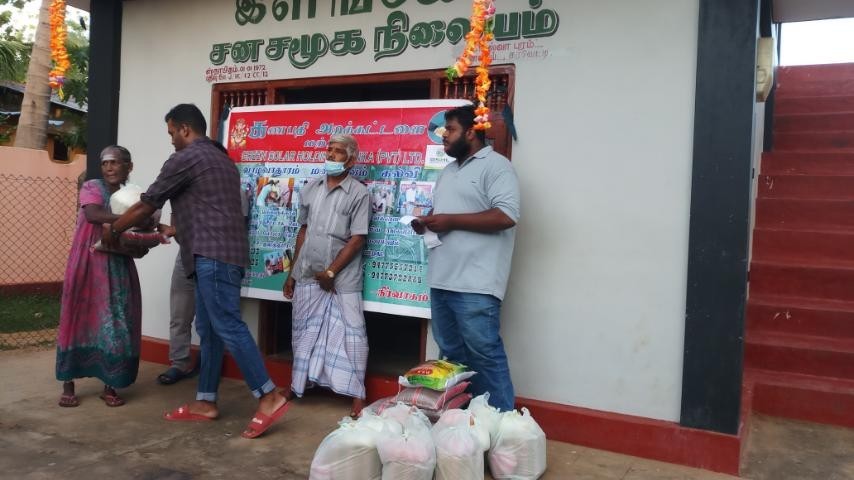 கணபதி அறக்கட்டளை நிறுவனம் உலருணவுப் பொருட்களை வழங்கியது