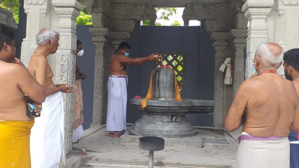 வடக்கு மாகாண புதிய ஆளுநர் திருக்கேதீஸ்வரம் ஆலயத்தில் பூஜையில் கலந்துகொண்டார்