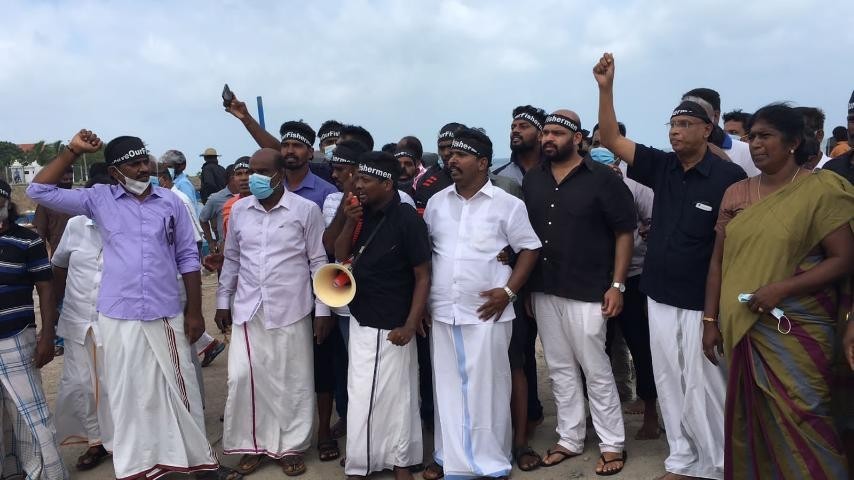 இழுவைப் படகுகளை தடை செய்யக் கோரி படகுப்பேரணி