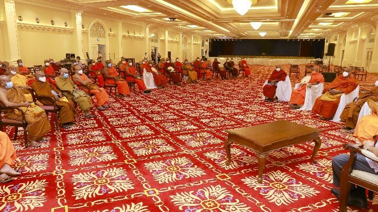 குஷிநகர் சர்வதேச விமான நிலைய திறப்புவிழாவில் இந்நாட்டிலிருந்து பங்கேற்கும் மஹாசங்கத்தினர்  பிரதமருடன் சந்திப்பு