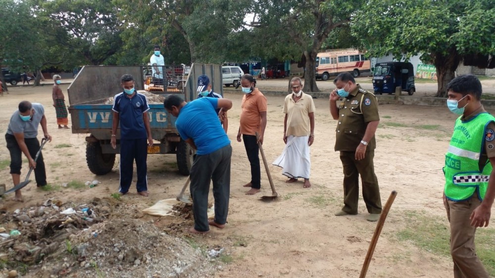 செல்வச்சந்நிதி கோவிலில் போலிசார் செய்த சிரமதானம்