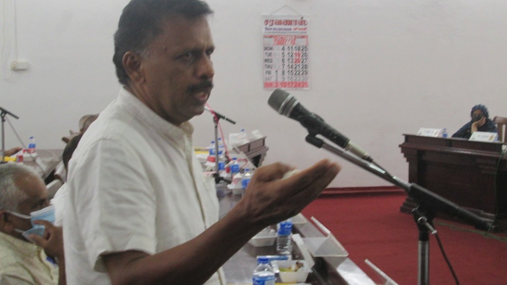 கல்முனை பழைய தபாலக வீதிக்கு மன்சூரின் பெயரை சூட்டத் தீர்மானம்