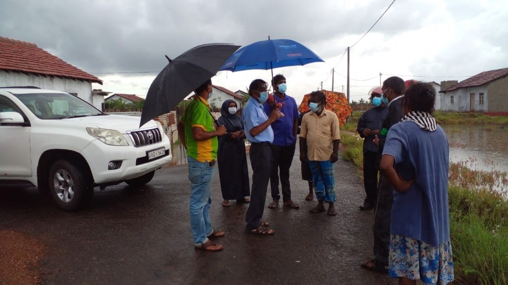 வெள்ளத்தால் பாதிக்கப்பட்ட இடங்களை பார்வையிட்ட யாழ் அரச அதிபர்